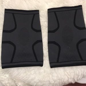 Never worn XL knee sleeves